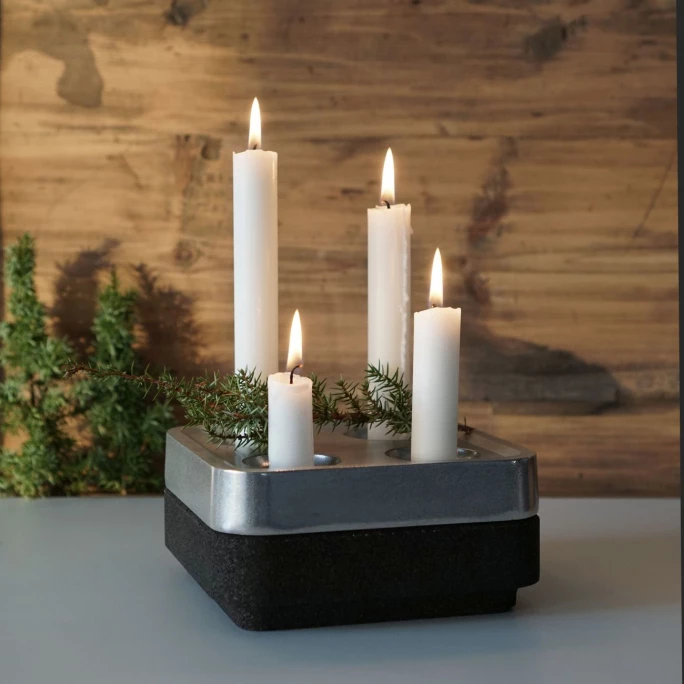 Budget ? Born In Sweden Stumpastaken Fyran Kerzenhalter - Höhe 4 Cm - Tiefe 16 Cm - Länge 16 Cm - Aluminium Poliert ? 5 Budget ? Born In Sweden Stumpastaken Fyran Kerzenhalter - Höhe 4 Cm - Tiefe 16 Cm - Länge 16 Cm - Aluminium Poliert ? – Bild 5